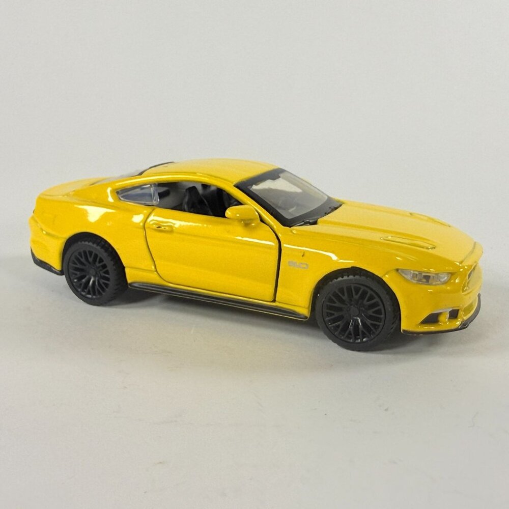 Maisto 2015 ford mustang gt Yellow 1/40 Diecast Model Car